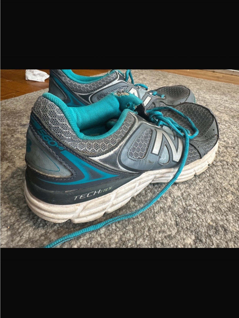 New Balance Women’s Gray and Teal Athletic Sneakers - Picture 4 of 6